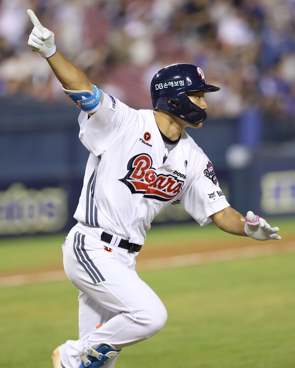 환호하는 안재석(사진=두산)