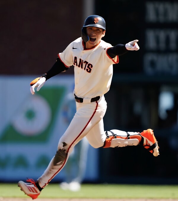 첫 끝내기 안타를 친 이정후. (사진=SF SNS)