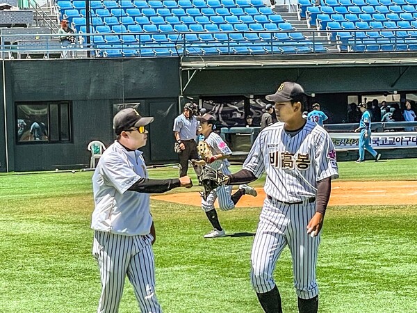 황금사자기에서 휘문고 타선을 압도한 박정훈 (사진=스포츠춘추 배지헌 기자)