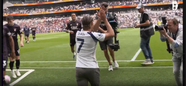 시몬스 토트넘 입단 현장 중계 화면. 캡쳐 | 토트넘 홈페이지