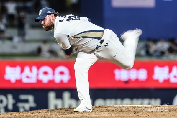 NC 로건이 31일 인천 SSG전에 선발등판해 공을 던지고 있다. 사진 | NC