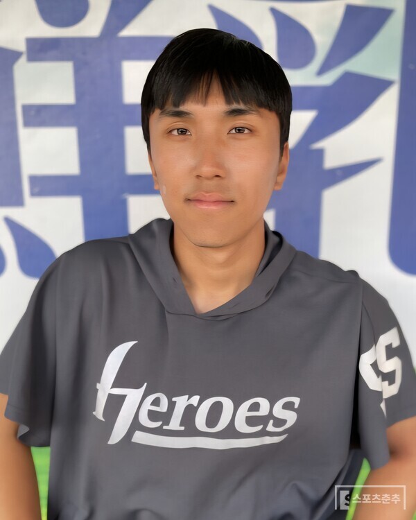 2023시즌을 앞두고 대만 가오슝 2군 스프링캠프에서 기자와 만났을 당시 윤석원. 현재와 비교하면 확실히 말랐다. (사진=스포츠춘추 황혜정 기자)