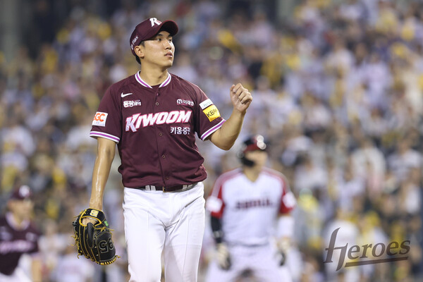 윤석원이 LG전에서 삼진을 잡고 주먹을 불끈 쥐고 있다. (사진=키움 히어로즈)
