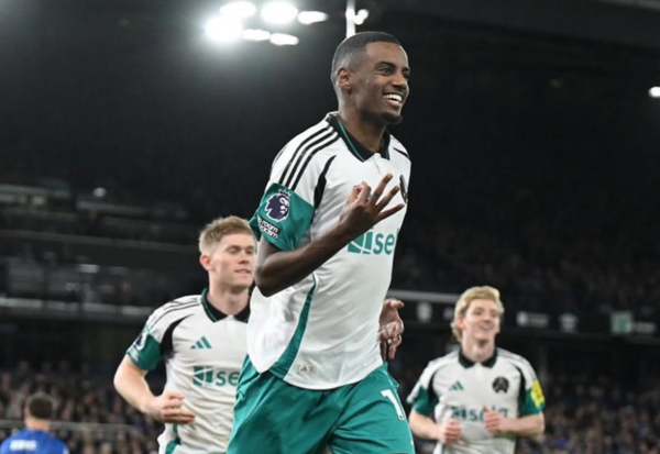 이사크가 리버풀 유니폼을 입는다(사진=알렉산데르 이사크 SNS)