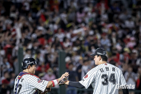 롯데 선수단의 데이터를 책임지는 박주현 매니저. (사진=롯데 자이언츠)