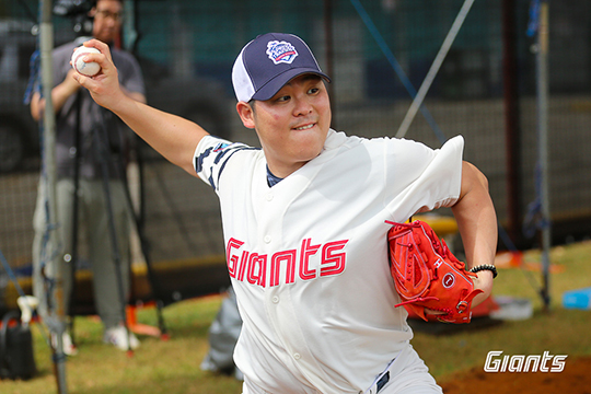 괌 1차 스프링캠프에서 2024년 대비 훈련 중인 한현희(사진=롯데)