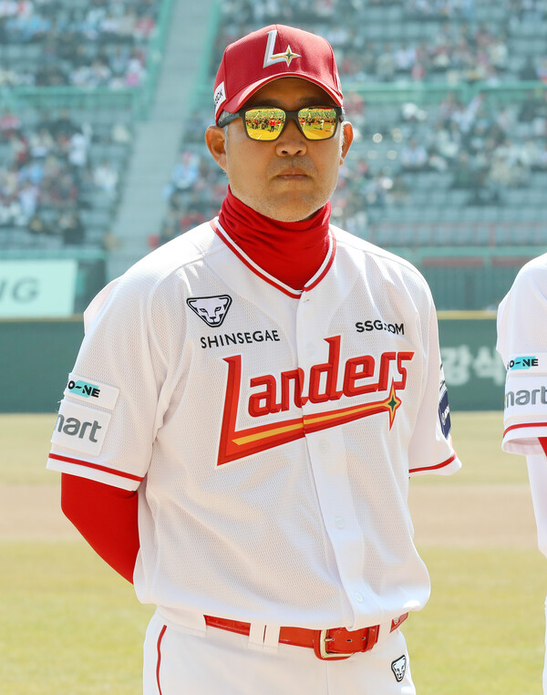 시즌 도중 재계약한 SSG 이숭용 감독. 사진 | SSG