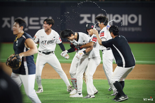 끝내기 승리를 거둔 KT(사진=KT)