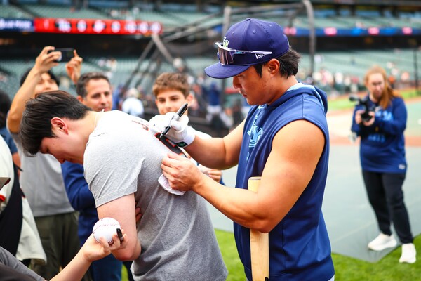 김하성과 팬의 만남(사진=탬파베이 레이스 SNS)