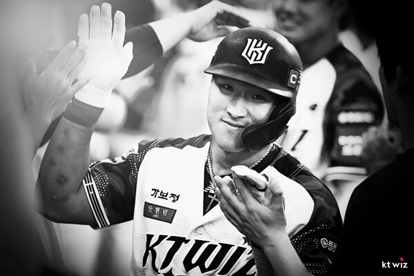 KT 안현민이 43일 만에 홈런포를 쏘아올렸다. (사진=KT위즈)