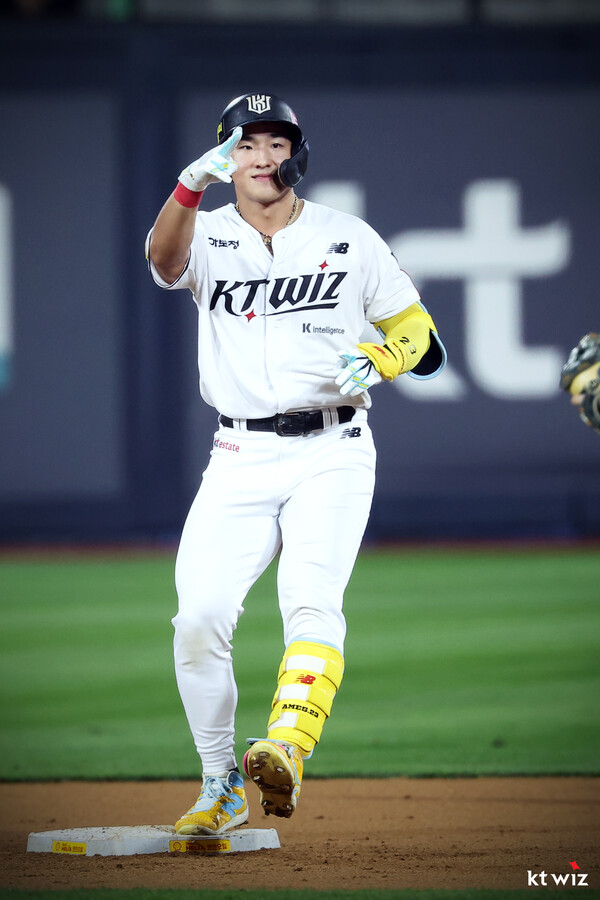 안현민이 2루타를 작렬했다. (사진=KT 위즈)