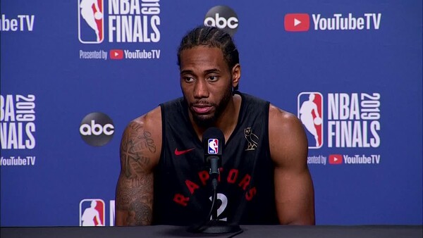 카와이 레너드 뒷돈 파문이 NBA를 발칵 뒤집었다(사진=NBA 방송화면)