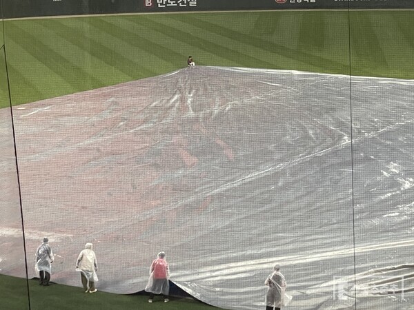6일 SSG 랜더스필드 경기가 우천 순연됐다(사진=스포츠춘추 배지헌 기자)