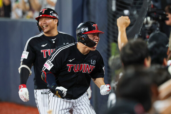 LG 문성주가 통산 2번째 만루홈런을 터트리고 포효하고 있다. (사진=LG 트윈스)