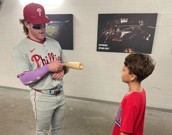 해리슨 베이더와 소년 팬의 만남(사진=필라델피아 필리스 SNS)