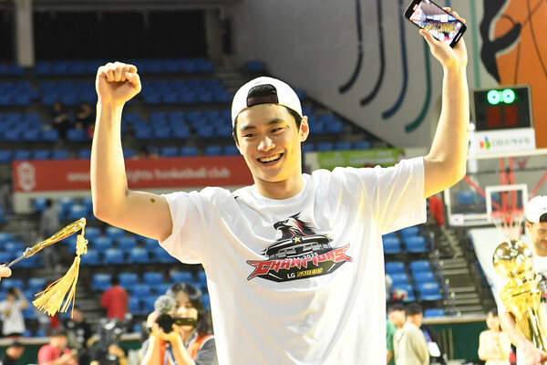 LG의 창단 첫 챔프전 우승을 이끈 유기상. 사진 | KBL