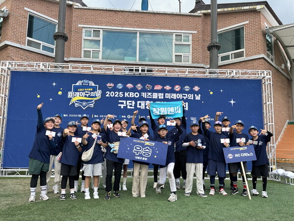 KIA 김종모, 삼성 권혁, LG 김용수, 두산 허준혁, KT 신명철, SSG 윤길현, 롯데 김대륙, 한화 장종훈, NC 최금강, 키움 이병규 등 10명의 전직 프로선수들이 어린이들과 함께 뛰며 잊지 못할 추억을 만들었다(사진=KBO)