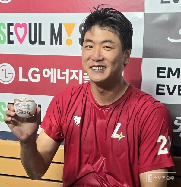 SSG랜더스 김광현이 KBO리그 통산 2000탈삼진을 기록한 뒤 취재진과 인터뷰에 임하고 있다. (사진=스포츠춘추 황혜정 기자)