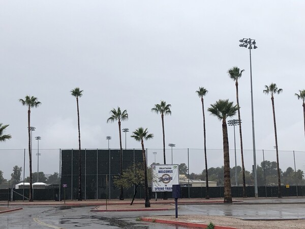 세계적인 이상기후는 미국 애리조나 지역도 예외가 아니다. 사진은 비 내린 애리조나 야구장(사진=스포츠춘추 배지헌 기자)