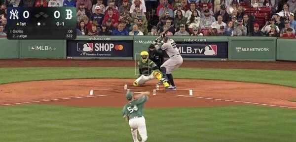 보스턴전 타격하는 저지. 사진 | MLB TV