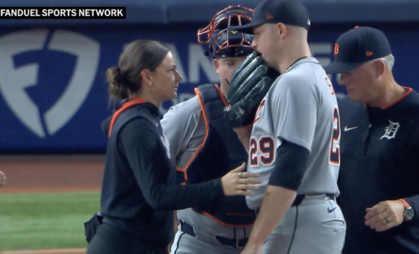 스쿠발은 13일(한국시간) 미국 플로리다주 론디포 파크에서 열린 마이애미 말린스 전에 선발 등판했지만 4회 왼쪽 옆구리 통증을 호소한 뒤 조기 강판당했다(사진=MLB.com 방송화면)