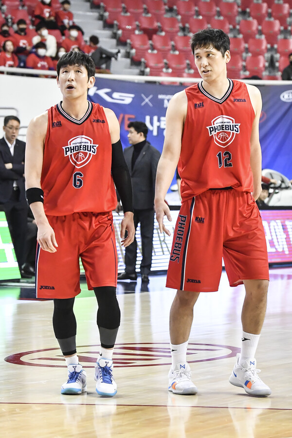 현역 시절 함께 한 현대모비스 함지훈과 양동근 감독. 사진 | KBL