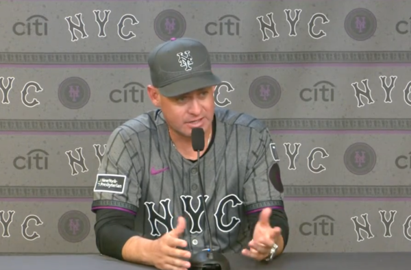 패배 후 뻔한 변명을 늘어놓는 카를로스 멘도사 감독(사진=뉴욕 메츠 공식 SNS)