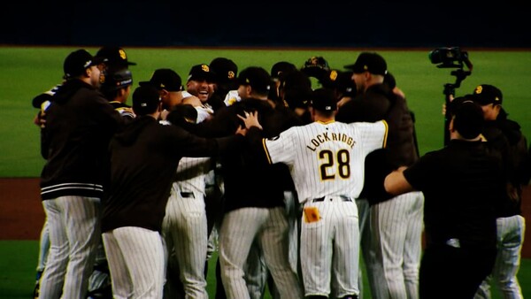 최근 가을야구에서는 홈팀의 어드밴티지가 작용하지 않는 모습이다(사진=MLB.com 중계화면)