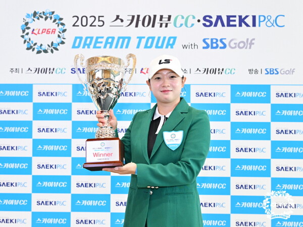 프로 데뷔 후 첫 우승을 차지한 이지민. 사진 | KLPGA