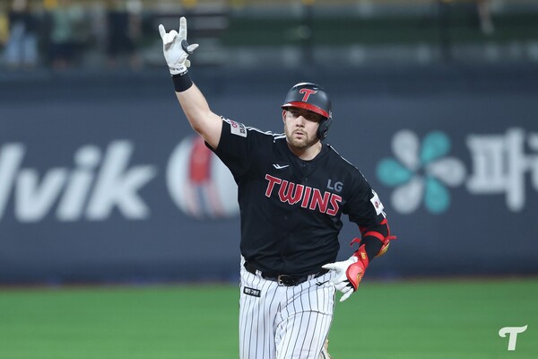 홈런 두 방을 터뜨린 오스틴(사진=LG)