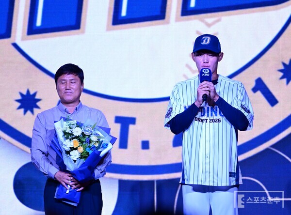 NC 유니폼을 입은 신재인이 소감을 밝히고 있다. (사진=스포츠춘추 황혜정 기자)