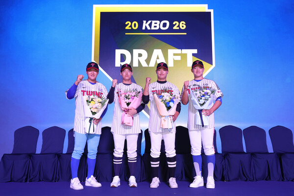 LG 트윈스에 지명된 2026 신인 선수들. (사진=LG 트윈스)