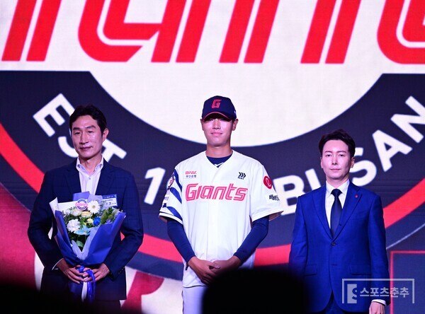 신동건이 롯데 유니폼을 입었다. (사진=스포츠춘추 황혜정 기자)