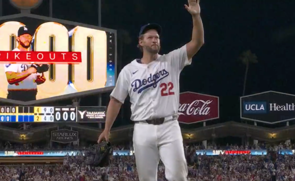 LA 다저스의 푸른 피 에이스 클레이튼 커쇼가 통산 3000탈삼진 대기록을 달성했다(사진=MLB.com)