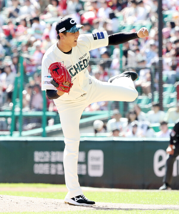 김광현의 역동적인 투구모습. 사진 | SSG