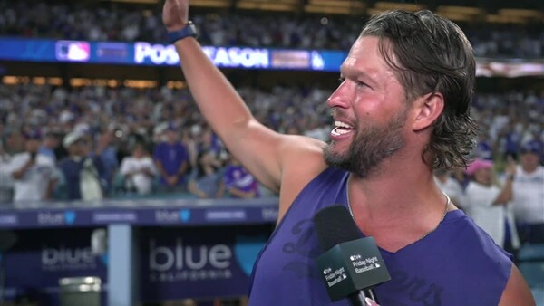 다저스 팬들의 응원 열기(사진=MLB.com 방송화면)