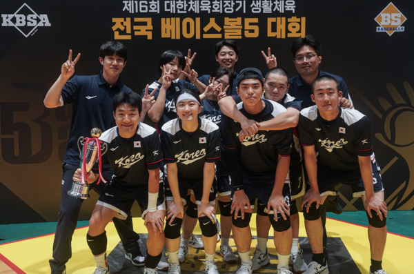 한국 U18 베이스볼5 대표팀이 세계최강 쿠바에 도전장을 내밀었다. 24일부터 27일까지 멕시코 나야리트에서 열리는 '2025 WBSC U18 베이스볼5 월드컵'에서 지난 1회 대회 9위 성적을 뛰어넘는 것이 목표다(사진=대한야구소프트볼협회)