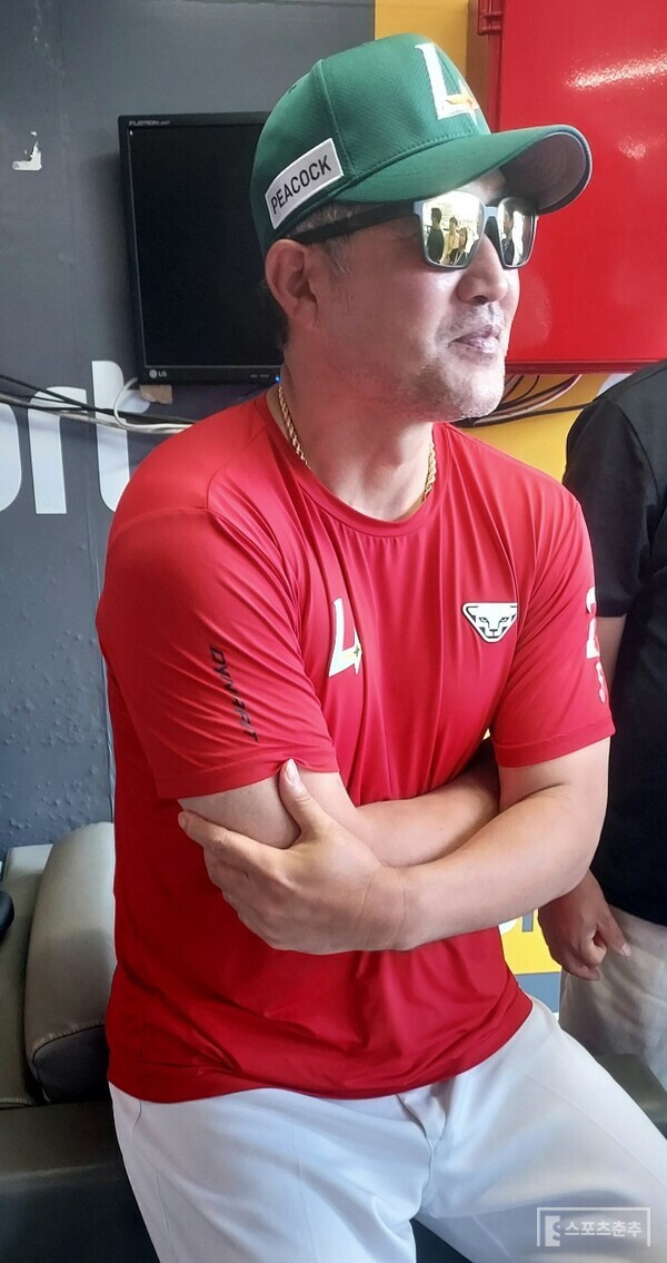 SSG 이숭용 감독이 취재진의 질문에 답하고 있다. 사진 | 스포츠춘추 이웅희기자