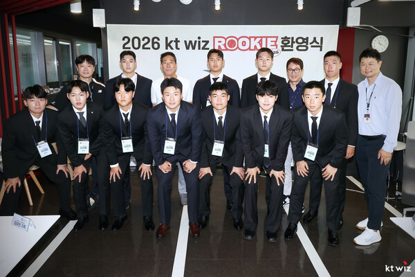 KT 신인들이 23일 환영식을 가졌다. (사진=KT 위즈)