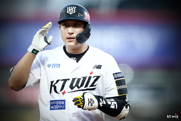 KT 황재균이 14시즌 연속 100안타를 기록했다. (사진=KT)