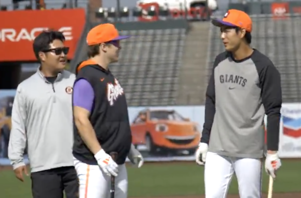 드류 길버트와 이정후의 대화(사진=샌프란시스코 자이언츠 SNS)