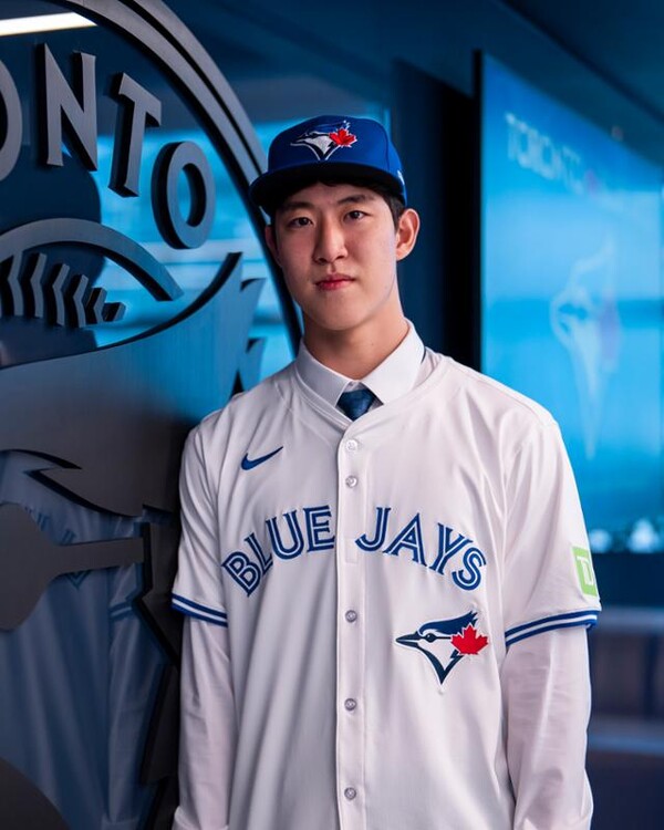 토론토와 입단 계약한 문서준. 사진 | 리코스포츠