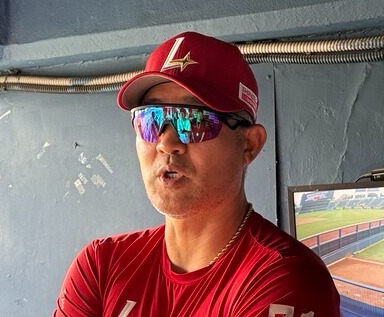 SSG 이숭용 감독이 27일 서울 잠실야구장에서 열리는 두산 베어스와 원정경기를 앞두고 취재진 인터뷰에 응하고 있다. (사진=스포츠춘추 박승민 기자)