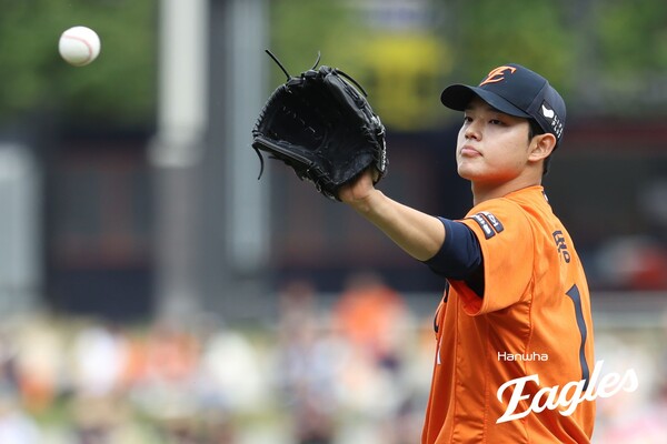 문동주가 지난 27일 패전투수가 된 뒤 조부상까지 당했다. 김경문 한화 감독은 "힘내라"는 메시지를 전달했다. (사진=한화)