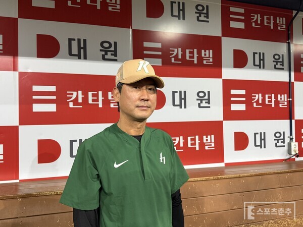 키움 설종진 감독이 28일 서울 고척스카이돔에서 열리는 삼성 라이온즈 상대 홈경기를 앞두고 취재진 인터뷰에 응했다. (사진=스포츠춘추 박승민 기자)