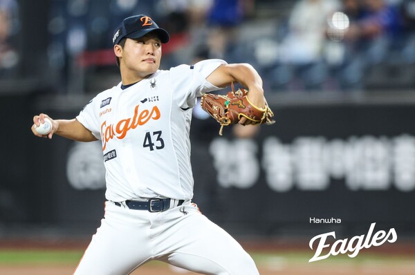 한화 루키 정우주의 피칭(사진=한화)