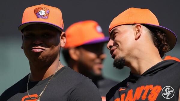 자이언츠 유니폼을 입은 데버스와 아다메스(사진=샌프란시스코 자이언츠 SNS)