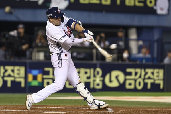 두산 양석환이 선제 투런 홈런을 쏘아 올렸다. (사진=두산 베어스)