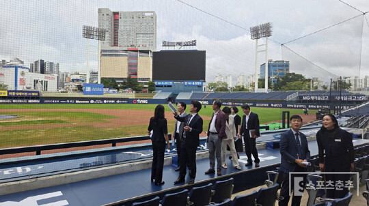 창원NC파크를 현장 방문한 창원시의회 의원들(사진=스포츠춘추)