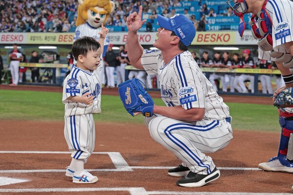 오승환의 아들 오서준 군이 은퇴식에서 시구를 했다. (사진=삼성)